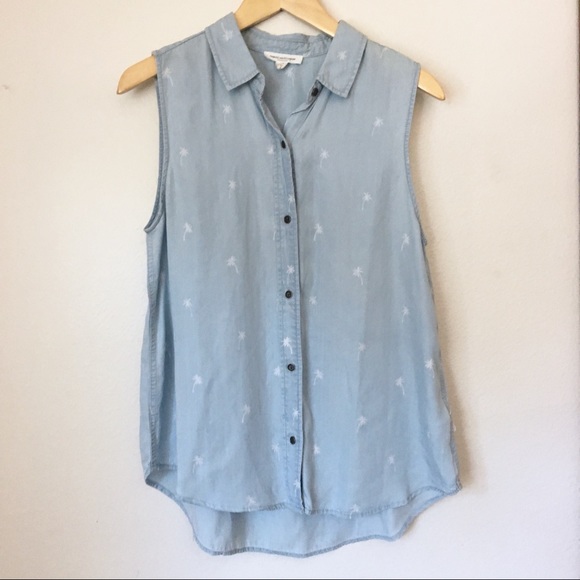 beachlunchlounge Tops - Beachlunchlounge Sleeveless Chambray Button Down
